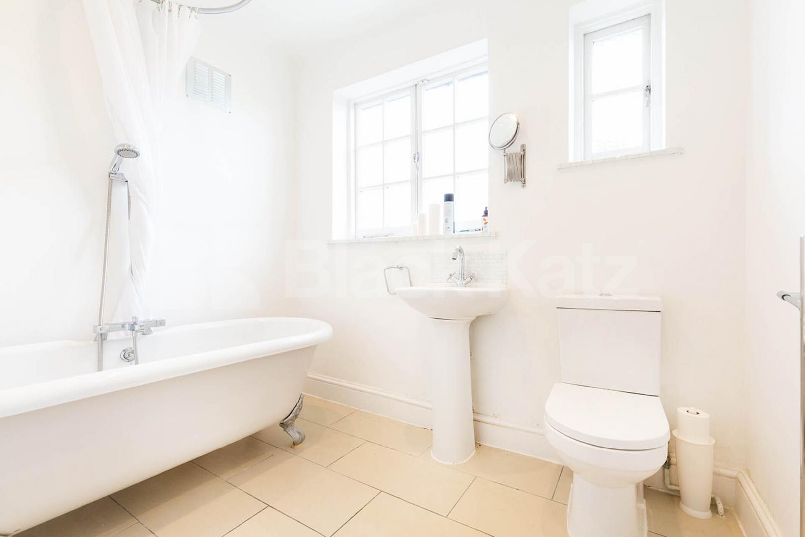 Stunning House on a private residential street located in Muswell hill Cascade Avenue, Muswell Hill 